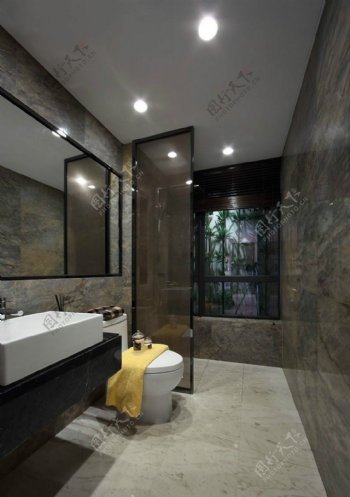 港式冷感浴室深色大理石背景墙室内装修图