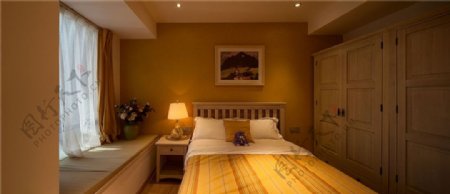现代清新卧室浅黄色背景墙室内装修效果图