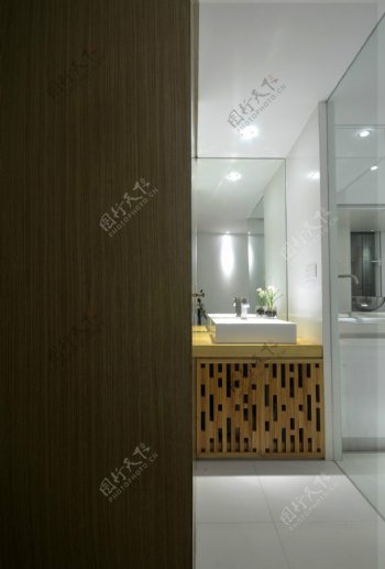 现代时尚卫生间黄色柜子室内装修效果图
