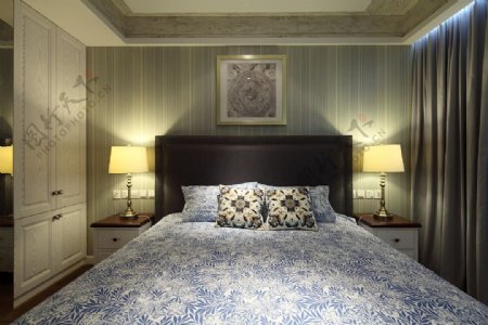 现代高级卧室蓝色床品室内装修效果图