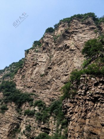 陡峭石壁