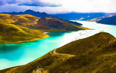 西藏羊卓雍措湖风景