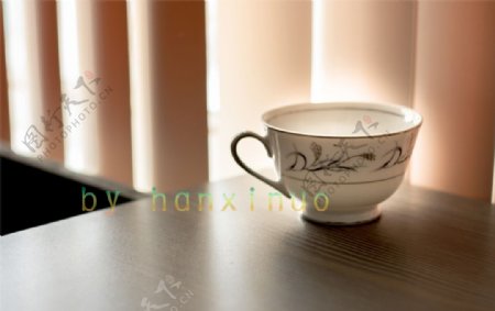 白瓷花纹咖啡杯