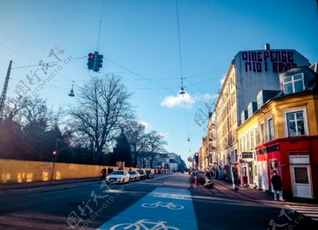 丹麦自行车道街道及彩色房屋