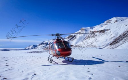 天一航空小松鼠直升机雪山拍摄