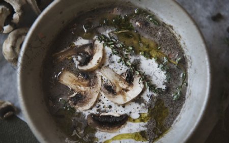 自制蘑菇汤食品摄影食谱
