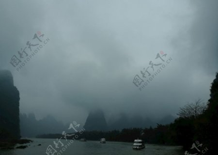细雨下的桂林山水