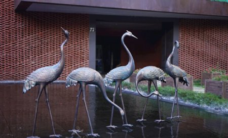 仿铜仙鹤雕塑园林水池景观设计