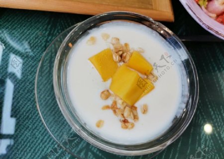 芒果酸奶麦片西米露
