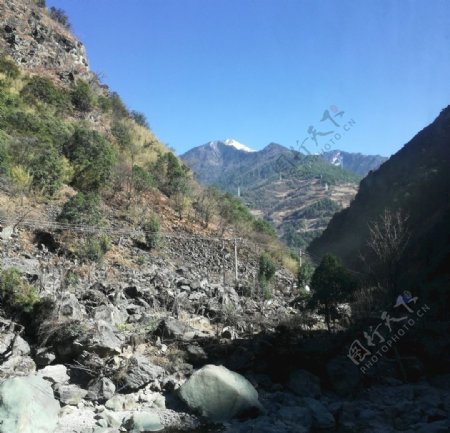 青山绿树峡谷风光图片