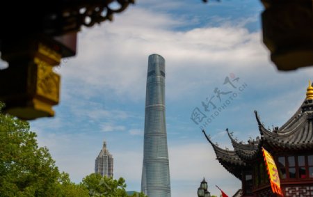 上海城隍庙看上海中心金茂大厦图片