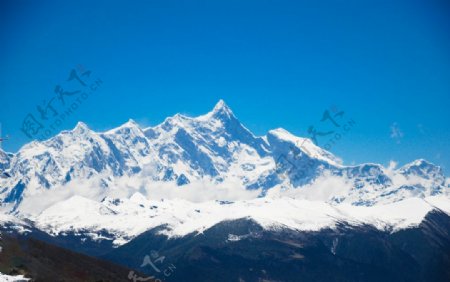 雪山山峰蓝天背景海报素材图片