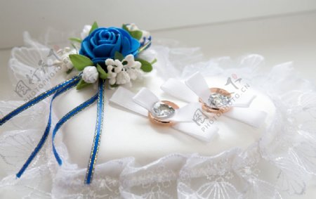 结婚戒指婚礼花朵背景素材图片