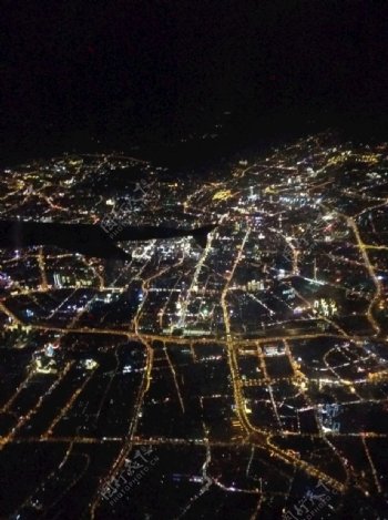 空中城市夜景图片