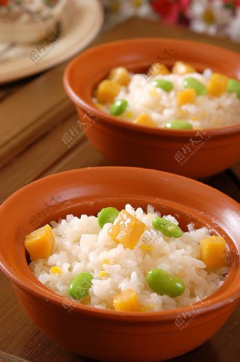 粗粮蒸米饭盅图片