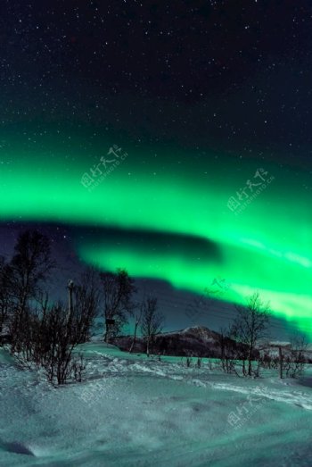 极光绿光北极山脉风景图片