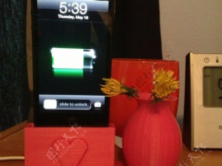 iPhone5站花瓶充电
