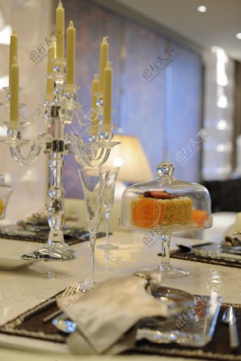 精装样板房餐桌蜡烛图片