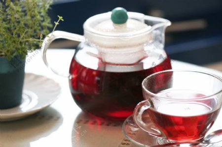 红茶茶壶与茶杯高清图片