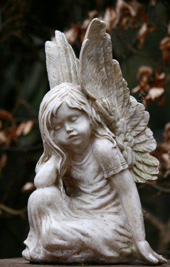 小天使雕像图片
