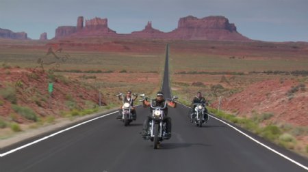 三哈雷摩托车传动沙漠公路股票视频视频免费下载
