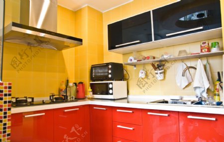 暖色厨房装修设计