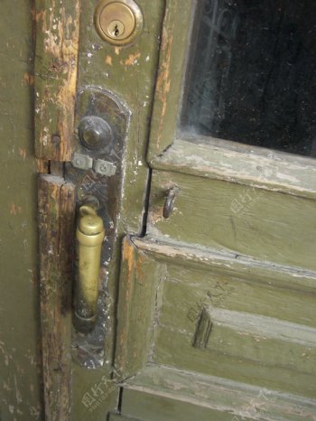 夜幕下的哈尔滨颐园旧门锁