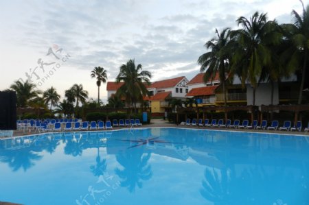 古巴海滩酒店泳池图片