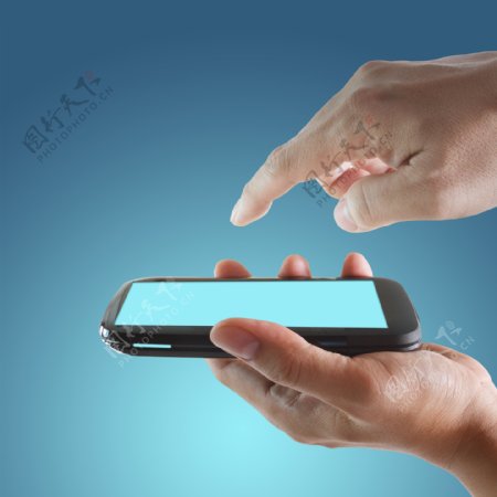 触摸屏手机和手的指点