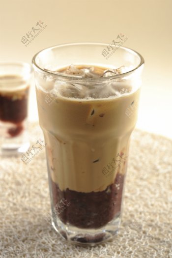 黑米冰咖啡图片