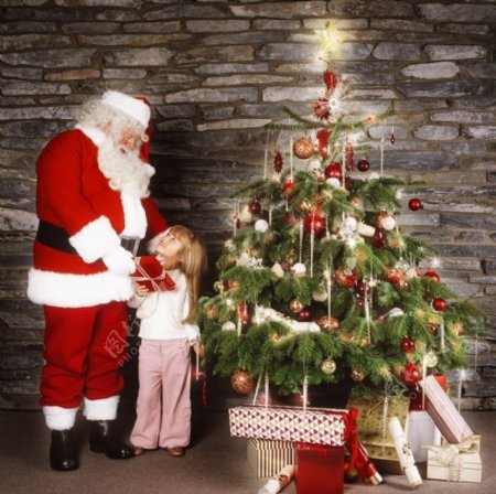 圣诞老人和圣诞树图片