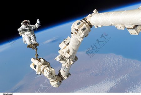 空间站宇航员图片