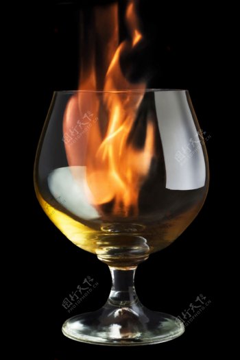 酒杯内的火焰图片