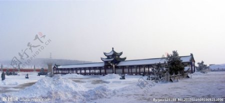报恩寺长廊风雪图片