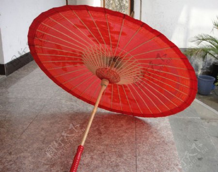 大红纸伞图片