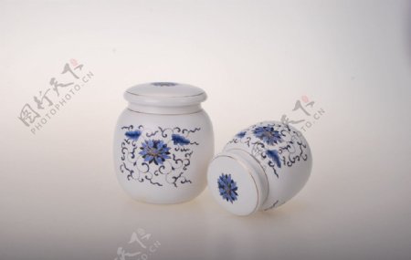 青花瓷茶叶罐图片