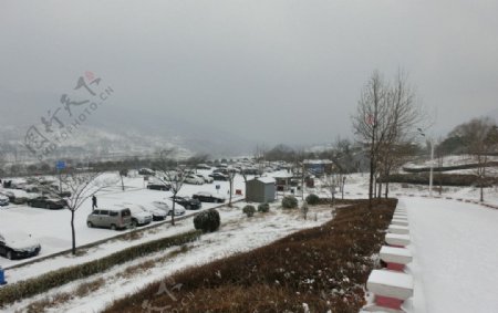 雪中的少林停车场图片
