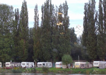 德国莱茵河畔房车营地图片