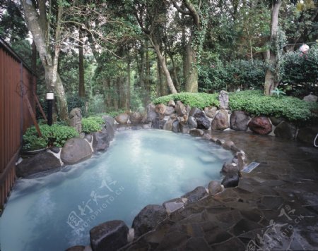 日本温泉汤池图片