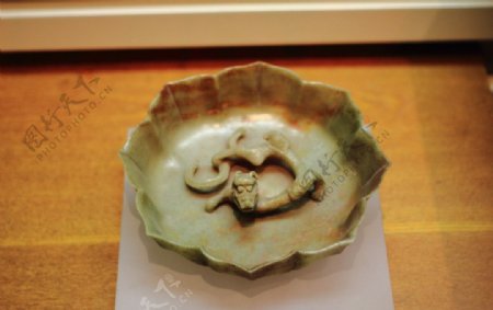 万寿寺文物绿玉龙头碗图片