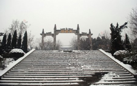 千佛山雪景文昌阁图片