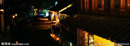 周庄古镇的夜景图片