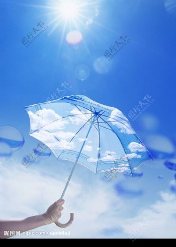 天空水泡白云阳光伞图片