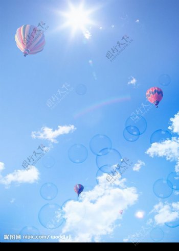 氢气球天空水泡白云阳光图片