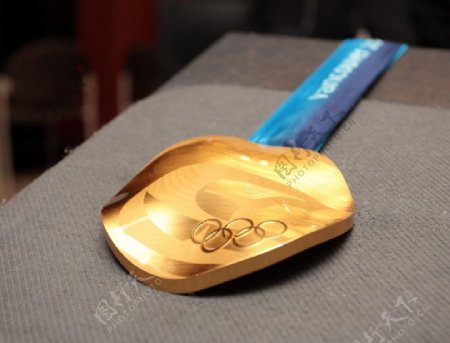 2010年冬季奥运会金牌图片