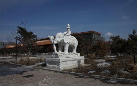 普门寺院中雕像图片