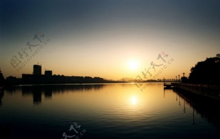 星湖湾日落图片