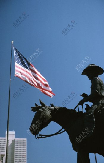 广场骑马的将军铜像图片