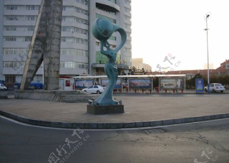 烟台海边建筑雕塑图片