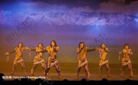 藏羌歌舞图片